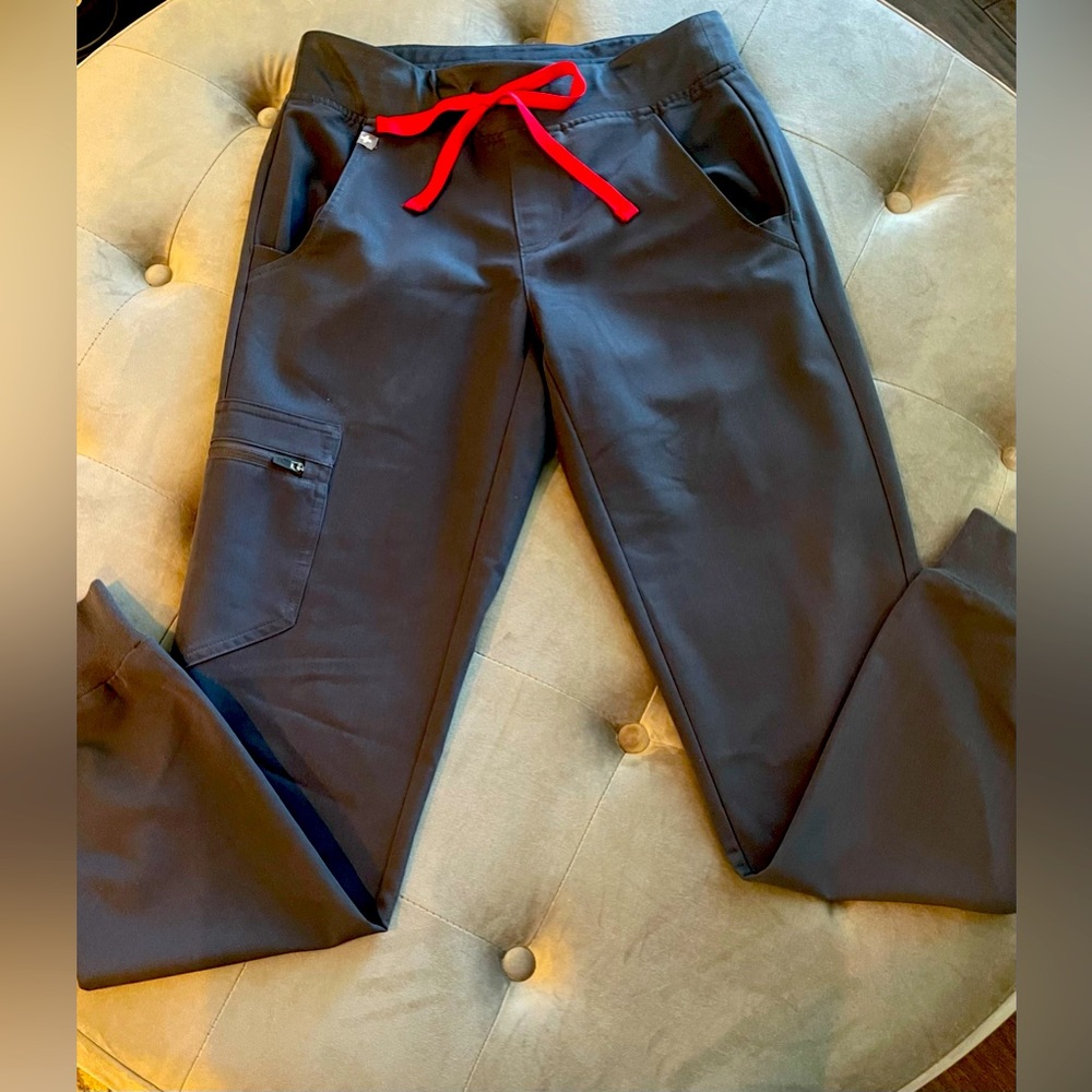 FIGS ZAMORA JOGGER—XXS—charcoal gray with red tie!!